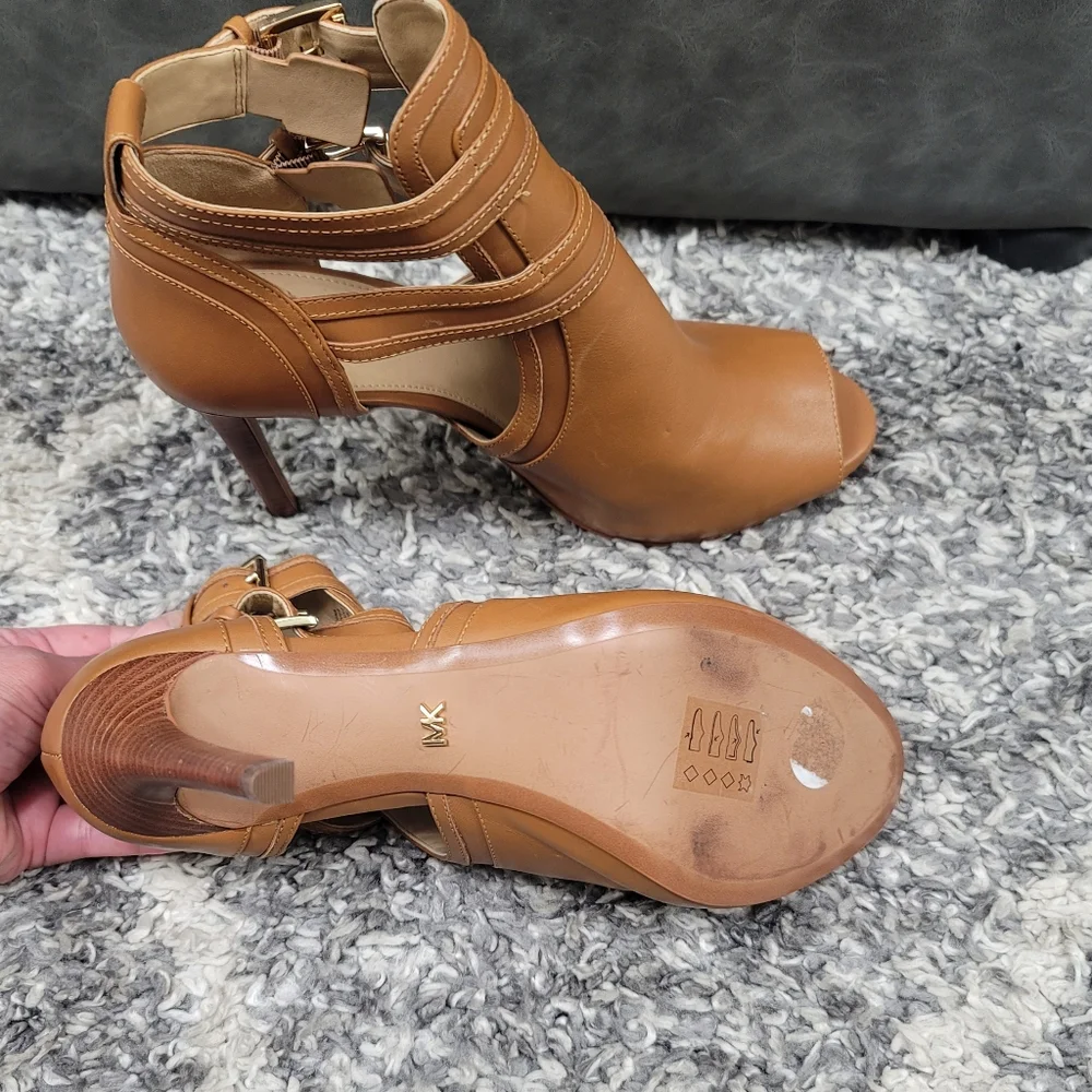 Michael Kors open toe heels 👠
